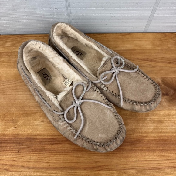 UGG Shoes - Ugg Dakota Tabacco Moccasin Loafer Slipper Sheepskin Shearling Lined Women’s 11